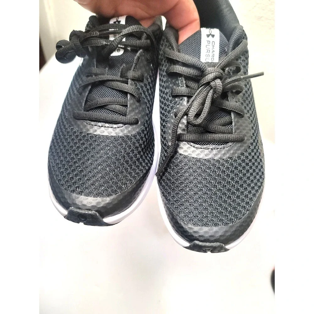 NWOT Under Armour Youth 5 unisex Running Shoes Black‎ Mesh Grunge Athletic